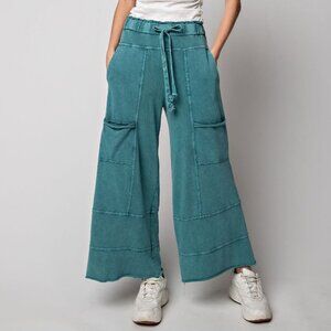 EASEL CROP PANTS TEAL NWT MED OR LARGE
